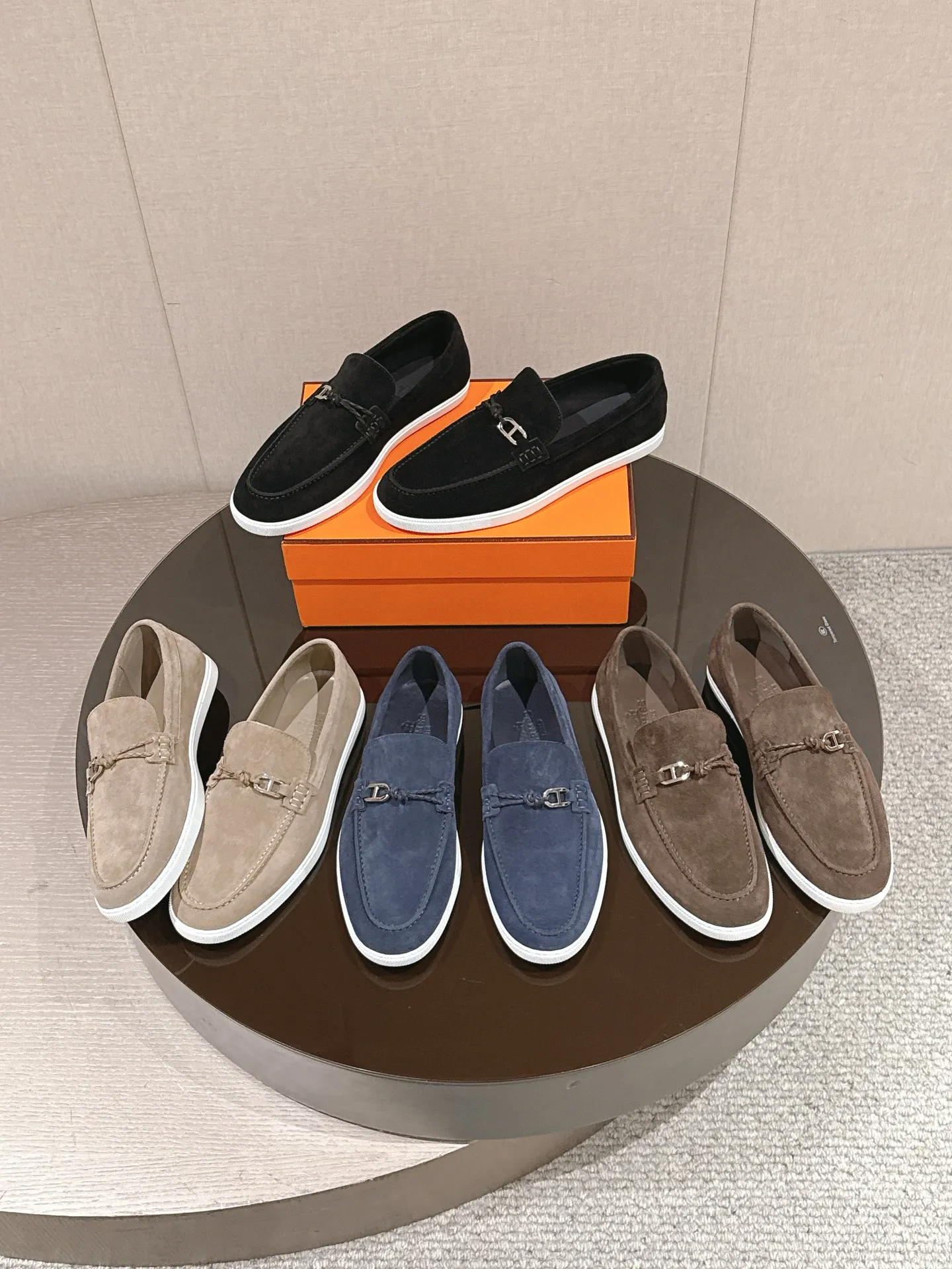 【ΗERMES】 P:540💰 Size: 39-45 (45.46. Customized) Hermes Men's Slip-on Loafers Lgnacio Series Couple's Loafers Casual Sports Shoes Original Purchase Development Made Goods This calfskin loafer is decorated with leather braiding and "Chaine d'Ancre" buckle. Fashionable nautical style loafers, ideal for land and seaside. Exquisite packaging at the delivery counter 🛍📦 Fabric: Original customized imported first-layer cowhide/cow suede Lining: Imported soft cowhide lining Sole: Original molded non-slip TPU material Bottom thickness: 2CM